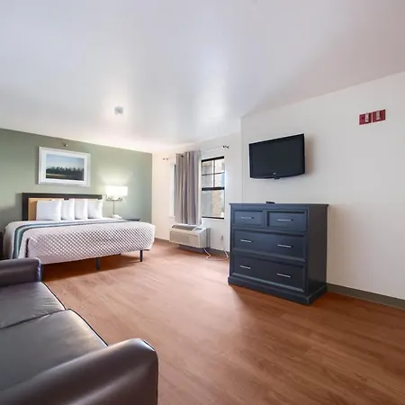 Hometowne Studios By Red Roof St. Louis - Airport/N Lindbergh-3