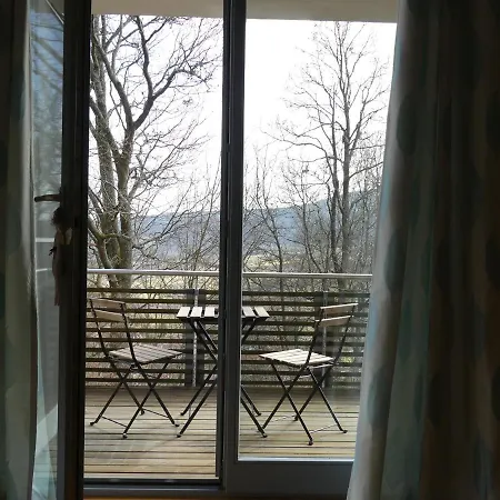 Rhönhaus mit Kreuzbergblick-2