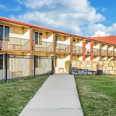Countryside Suites Kansas City Independence I-70 East Sports Complex Hotel-2