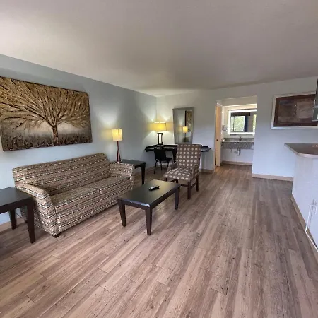 Tricove Inn & Suites-3