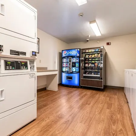 Hometowne Studios By Red Roof Fresno - West-2