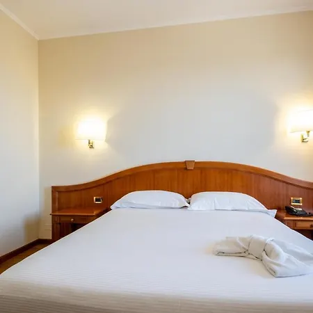 Hotel President-2