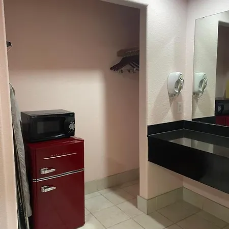 Raintree Inn And Suites-3