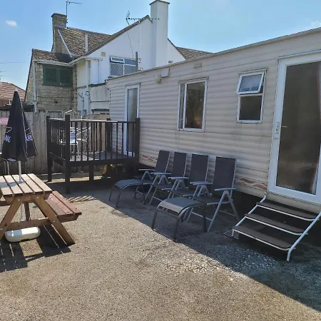 The Jackdaw Pub Self Catering Static Caravan Free Breakfast Supplied-3