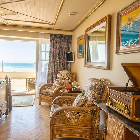 Tolcarne Beach Colonial Restaurant And Rooms-2