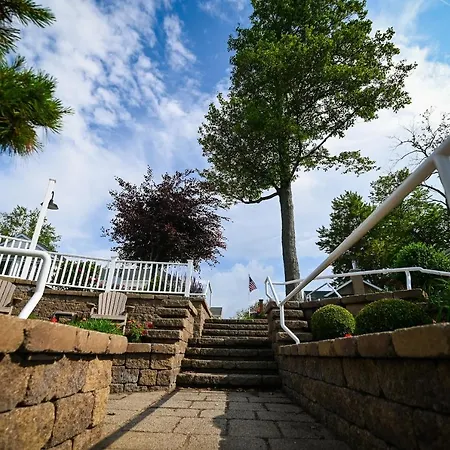 The Lakehouse Inn Geneva-2