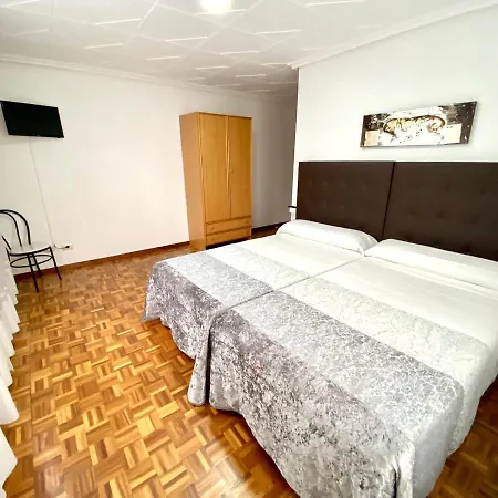 Garden Lodge Hostal Evencio-3