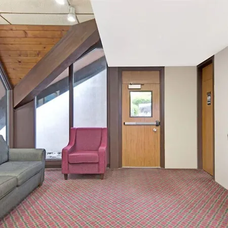 Days Inn By Wyndham Washington-3