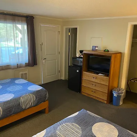 A Holiday Motel - Maggie Valley-2