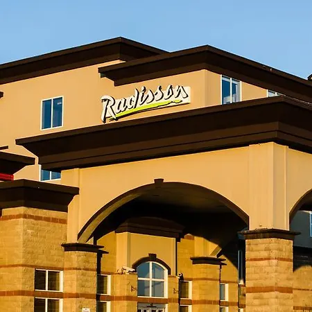 Radisson Hotel & Suites Fort Mcmurray-3