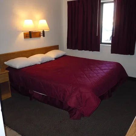 Travelodge By Wyndham Grand Rapids North-3