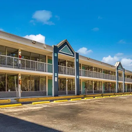 Clarion Inn & Suites Florence - Darlington-2