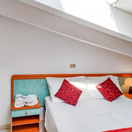 Hotel Explorer-2