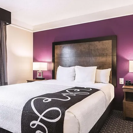 La Quinta Inn & Suites By Wyndham Shreveport Airport-3