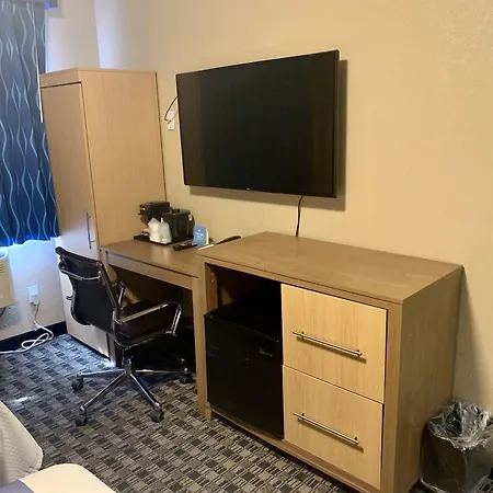 Days Inn By Wyndham Brooklyn Borough Park-2