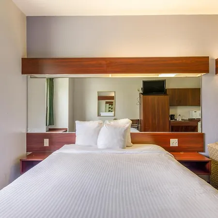 Trident Inn & Suites, Baton Rouge (Adults Only)-3