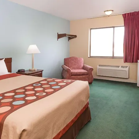Super 8 By Wyndham Woodstock-3