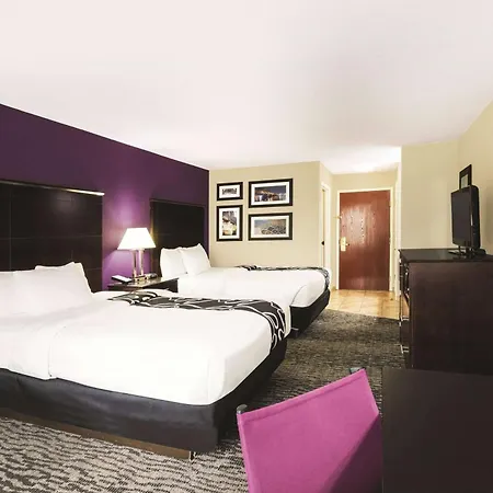 La Quinta Inn & Suites By Wyndham Louisville East-3