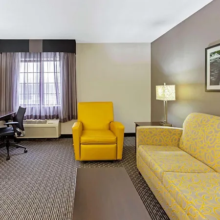 La Quinta By Wyndham Milwaukee Delafield-3