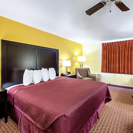 Rodeway Inn & Suites Monticello-3