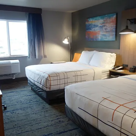 La Quinta Inn & Suites By Wyndham Springfield-3