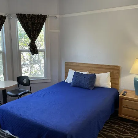 Twin Peaks Hotel-3