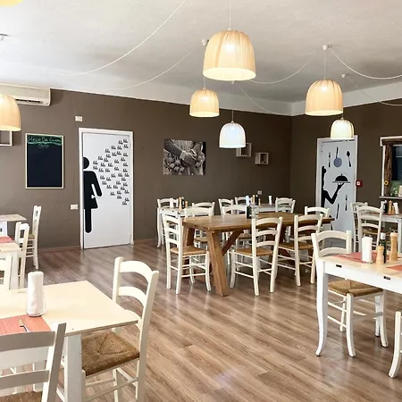 Green Gallery Hotel And Restaurant-3