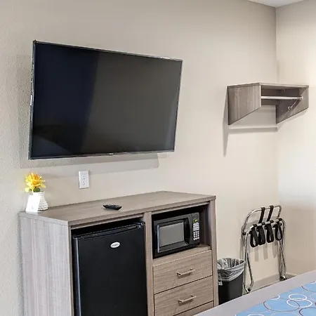 Holiday Inn Motel-2