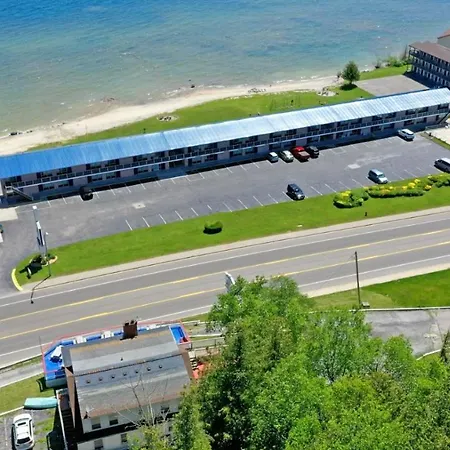 Days Inn & Suites By Wyndham St. Ignace Lakefront-3