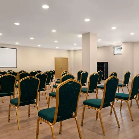 Ramada By Wyndham Valencia Almussafes-2