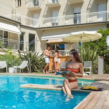 HOTEL TRIONFAL - Fronte Mare - Vicinissimi al Centro-3