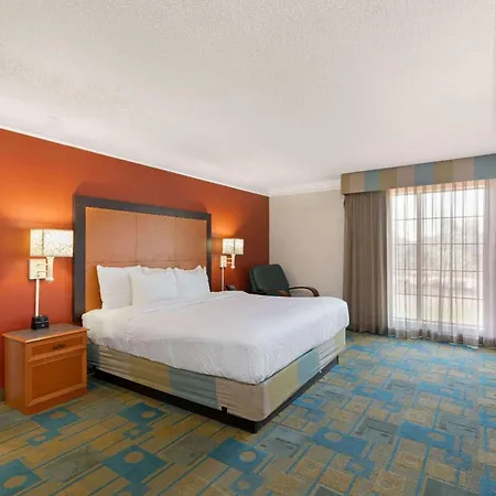 La Quinta Inn By Wyndham Phoenix Sky Harbor Airport-3