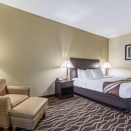 Quality Inn & Suites Southport-3