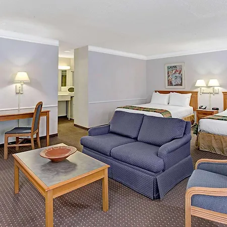 Days Inn By Wyndham Tucson City Center-3