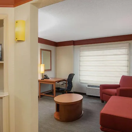 La Quinta By Wyndham Atlanta Ballpark/Galleria-3