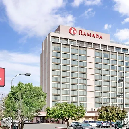 Ramada By Wyndham Reno Hotel & Casino-2