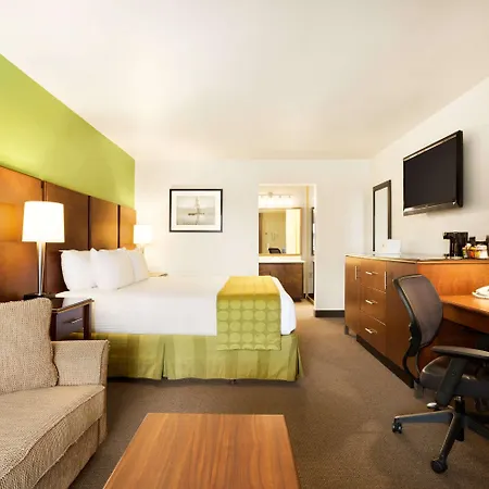Ramada By Wyndham San Diego North Hotel & Conference Center-2