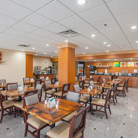 Quality Inn & Suites Cincinnati Downtown Area-3