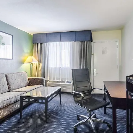 Rodeway Inn & Suites Williamsburg Central-3