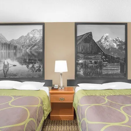 Super 8 By Wyndham Riverton-3