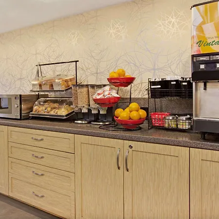 Ramada By Wyndham Staten Island-3