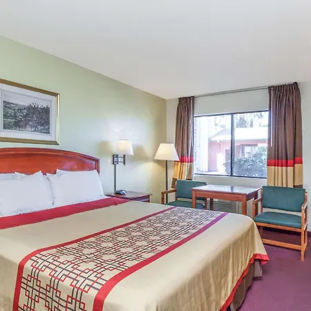 Super 8 By Wyndham Bakersfield/Central-2