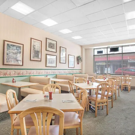 Howard Johnson By Wyndham Atlantic City-3
