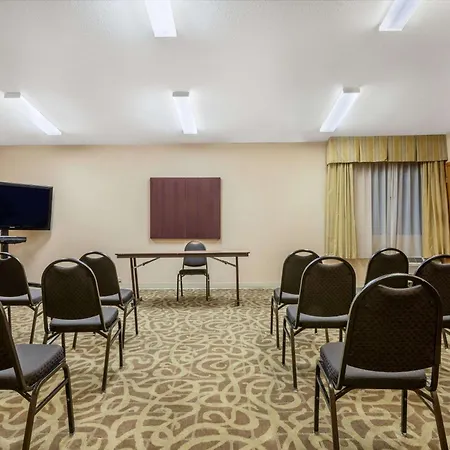 Ramada By Wyndham Columbus North-3