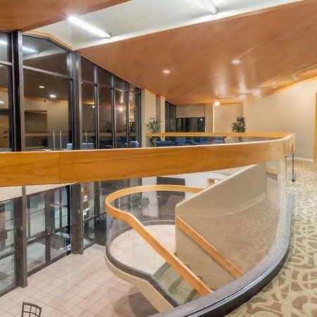 Ramada By Wyndham Columbus North-2