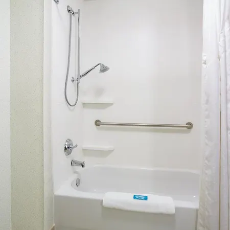 Holiday Inn Express Kansas City - At The Legends! By Ihg-3