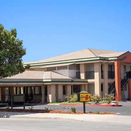 Super 8 By Wyndham Salinas-2
