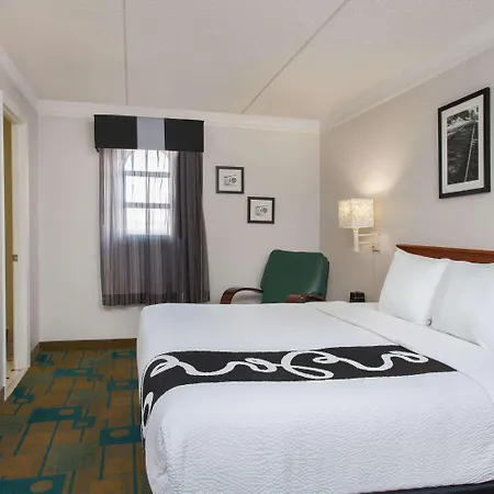 Baymont By Wyndham Fort Myers Central-3