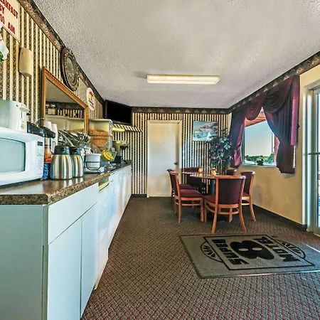 Super 8 By Wyndham Eastland-3