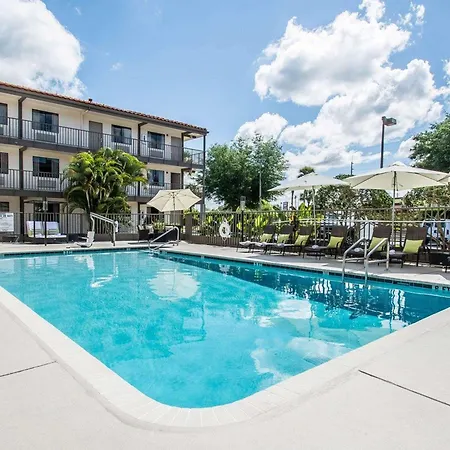 Quality Inn & Suites By The Parks-2